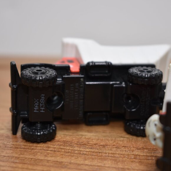 Max 15 N Monty 16 Trucks Diecast Take N Play Thomas & Friends Trains Engine 2010 - Picture 12 of 12